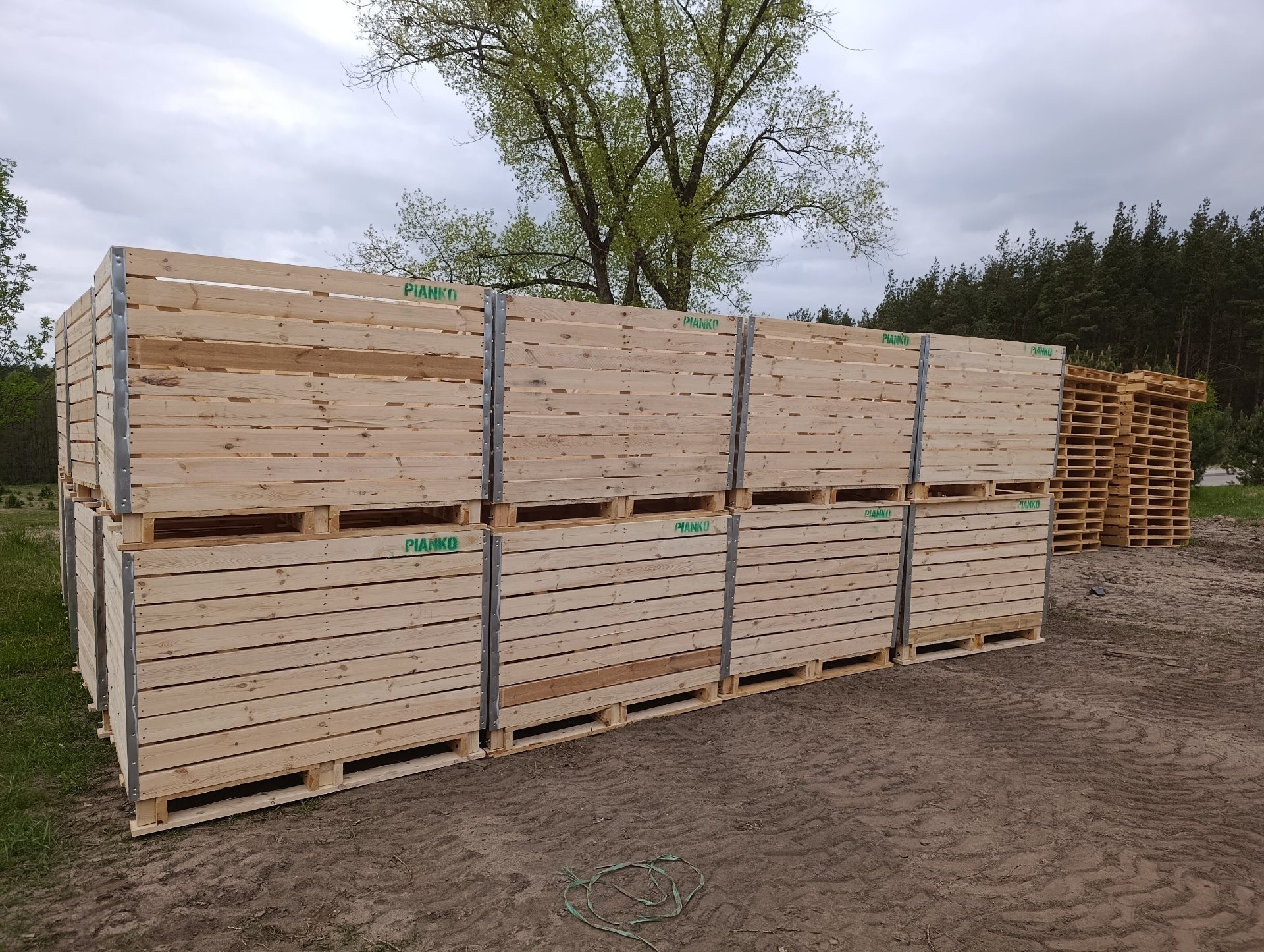Partia skrzyniopalet PIANKO gotowa do wysyłki